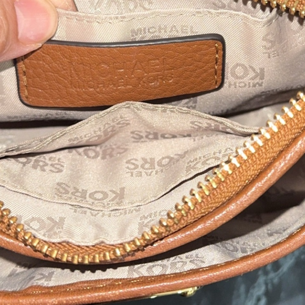 Michael Kors Clutch Makeup Leather Bag with Gold Accents AUTHENTIC - Picture 11 of 12